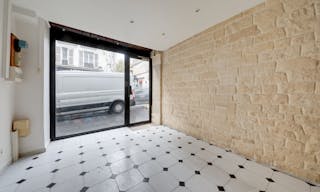 Belle Boutique pr�s du Sacr� Coeur, Montmartre - Image 1