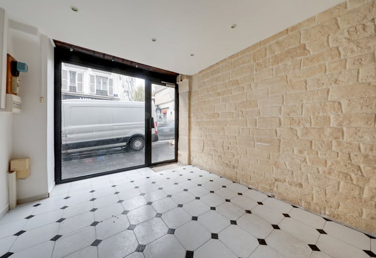 Belle Boutique pr�s du Sacr� Coeur, Montmartre - Image 1