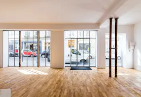 Bright Pop Up Boutique in Pigalle - Image 5