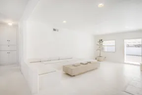 Creative Space in Tarzana - Image 1