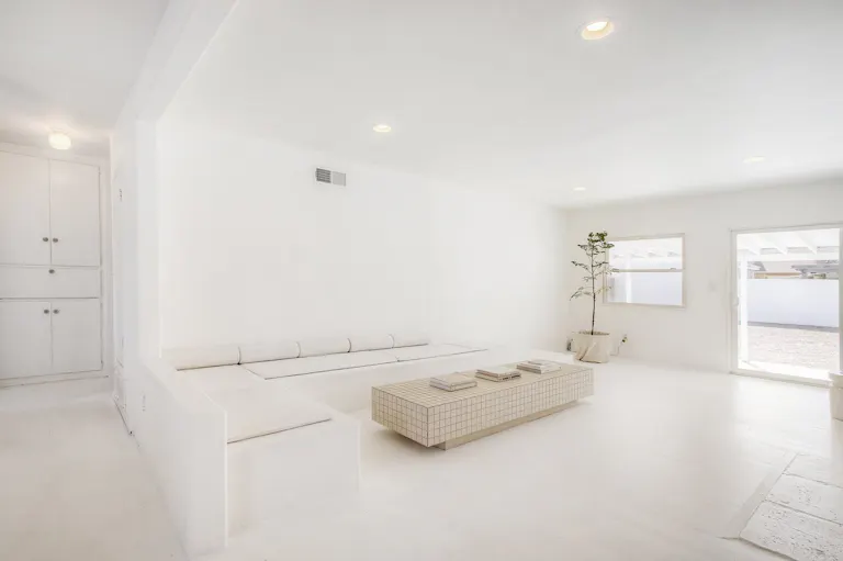 Creative Space in Tarzana - Image 1