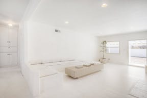 Creative Space in Tarzana - Image 1