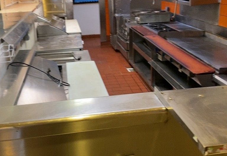 acant Restaurant available in excellent location - Image 2