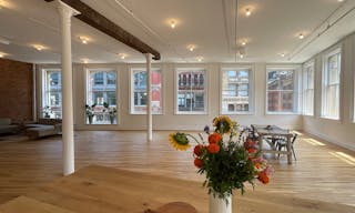 Sun-Filled Corner Loft with Open Plan Kitchen - Image 0