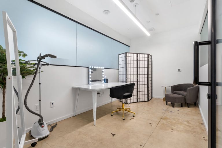 Podium Photo Studio | Private Hair & Makeup Space | Kitchen | Conference | WiFi & HVAC - Image 1