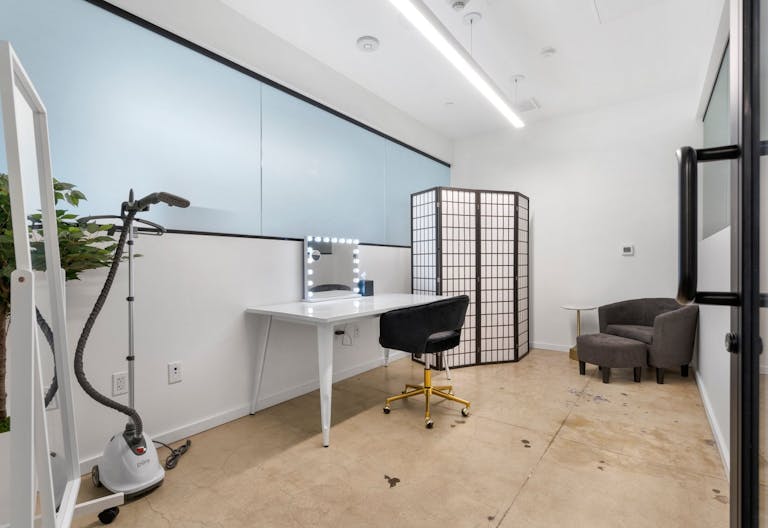 Podium Photo Studio | Private Hair & Makeup Space | Kitchen | Conference | WiFi & HVAC - Image 1