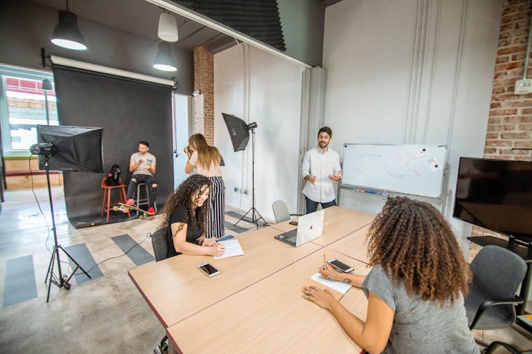 Huge & Cozy Conference Room in Miami - Image 3