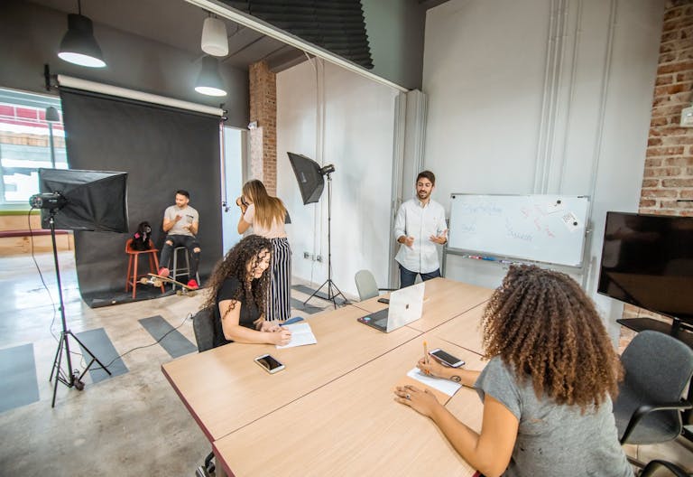 Huge & Cozy Conference Room in Miami - Image 3