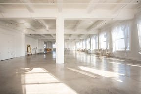 DTLA Skyline View Penthouse - Image 13