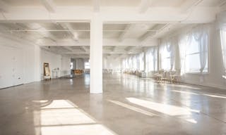 DTLA Skyline View Penthouse - Image 13