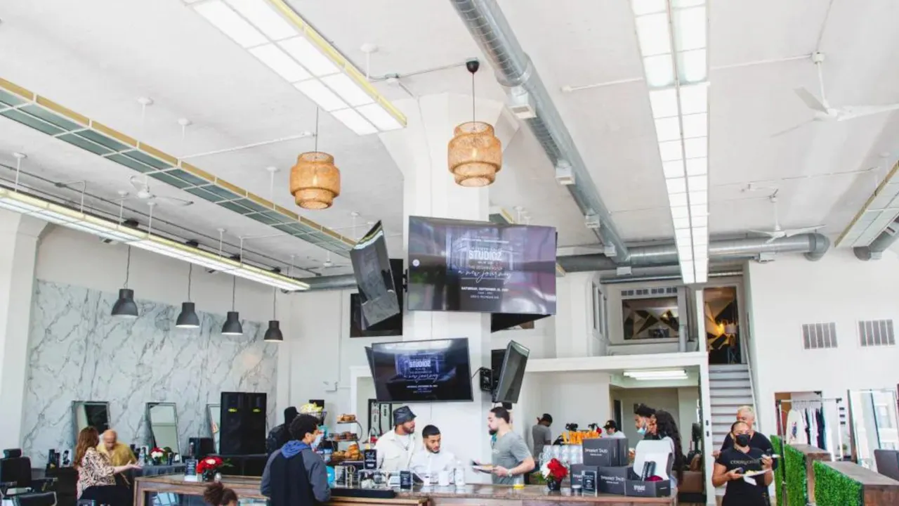 LARGE South Loop Barber Salon - Image 1