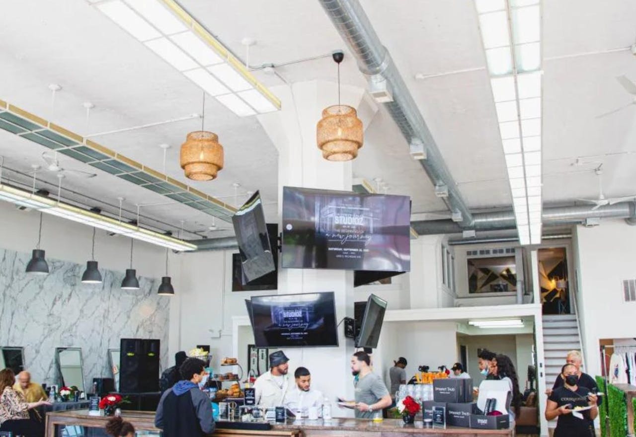 LARGE South Loop Barber Salon - Image 1