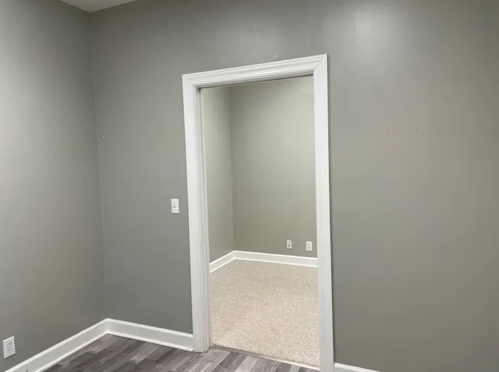 Beauty/wellness space for lease in excellent location! - Image 4