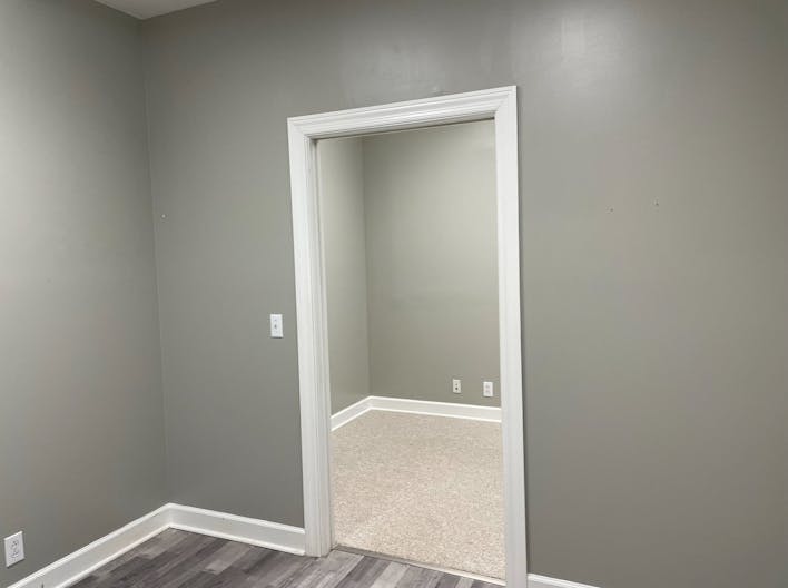 Beauty/wellness space for lease in excellent location! - Image 4