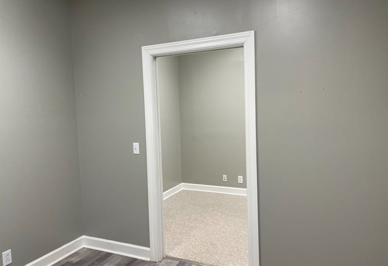 Beauty/wellness space for lease in excellent location! - Image 4