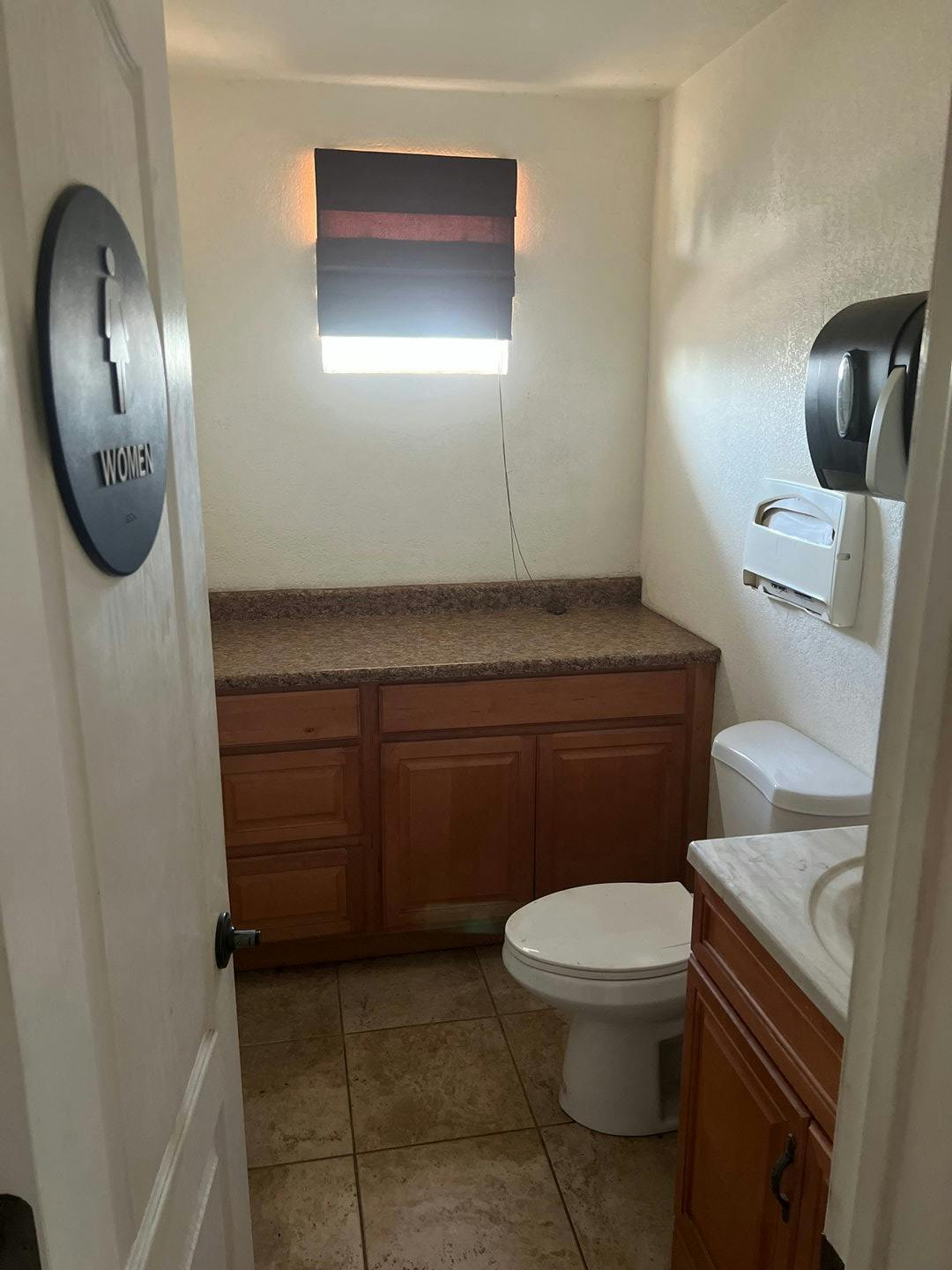 1,800 sq ft Industrial Office Space on Commercial Lot