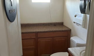 Large Commercial lot with 1800 sq ft Office space - Image 5