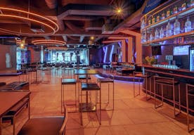 Central Venue with a Berliner Skyline View - Image 7