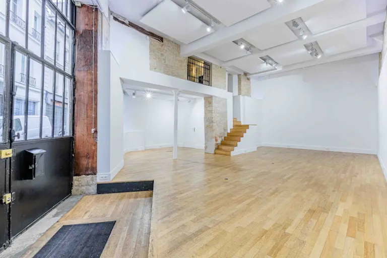 Showroom on Rue Charlot - Image 2
