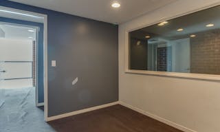 Trendy Building in Beverly Hills - Image 14