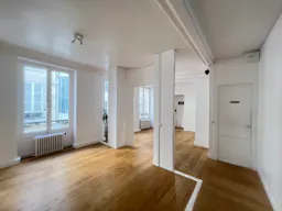 Splendid showroom rue Saint Honoré - Place Vendôme, in the heart of Paris fashion & culture district. - Image 6