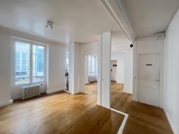 Splendid showroom rue Saint Honoré - Place Vendôme, in the heart of Paris fashion & culture district. - Image 6