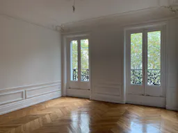 Perfect Showroom in Saint-Germain - Image 5