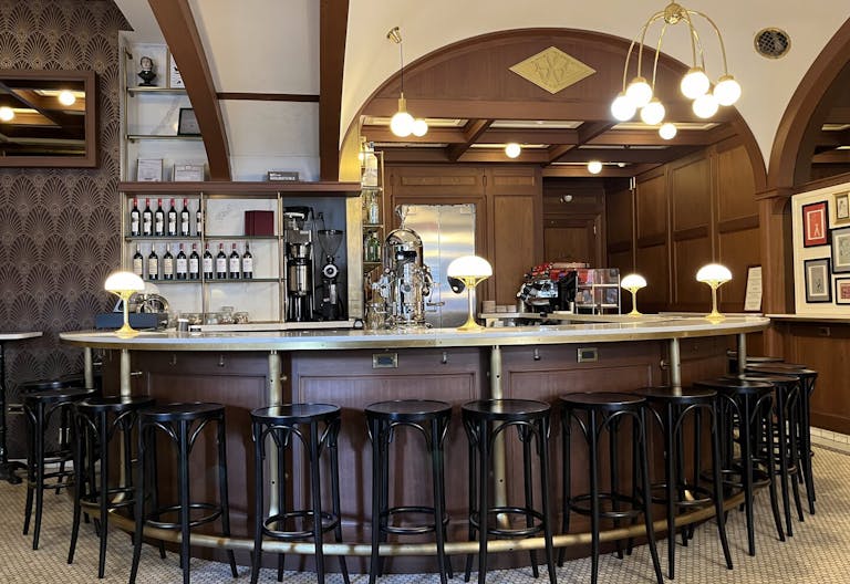 Vntage downtown cocktail bar on the ground floor of the historic Woolworth Building - Image 2