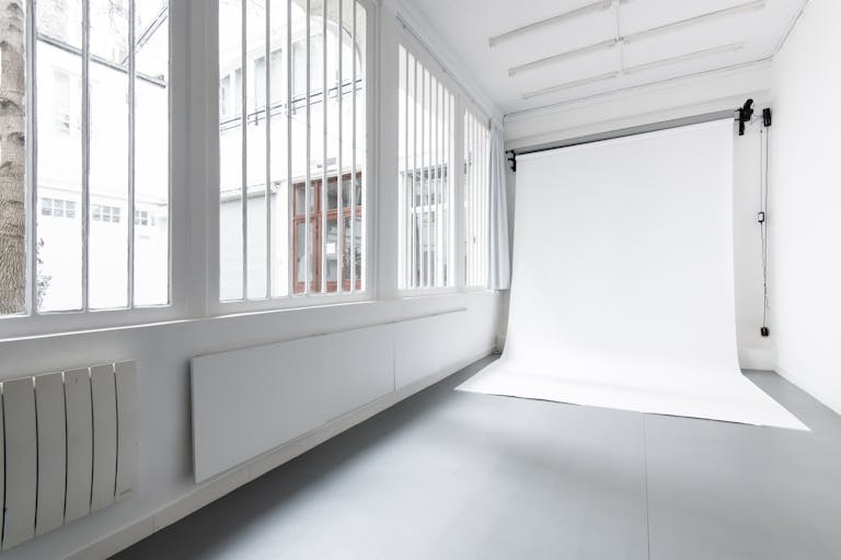 DAYLIGHT STUDIO IN CENTRAL PARIS - Image 3
