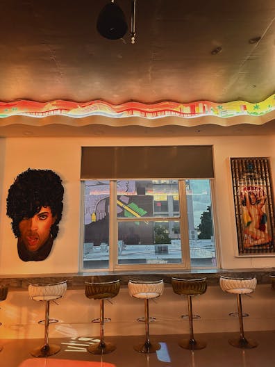 Luxury Art Gallery - Image 3